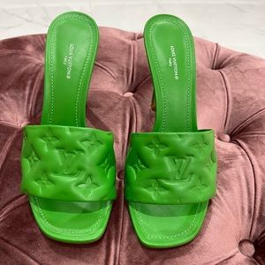 Brand New Green louis vuitton heel